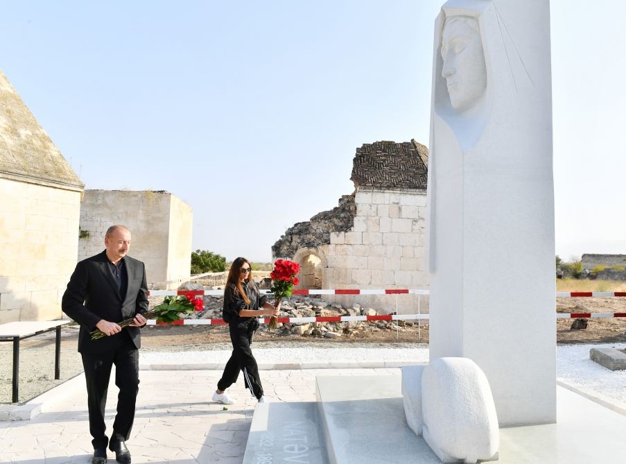 Prezident İlham Əliyev və Birinci xanım Mehriban Əliyeva Ağdamda İmarət Kompleksində görüləcək işlərlə tanış olub, Xurşidbanu Natəvanın abidəsinin açılışını ediblər (YENİLƏNİB) (FOTO/VİDEO)