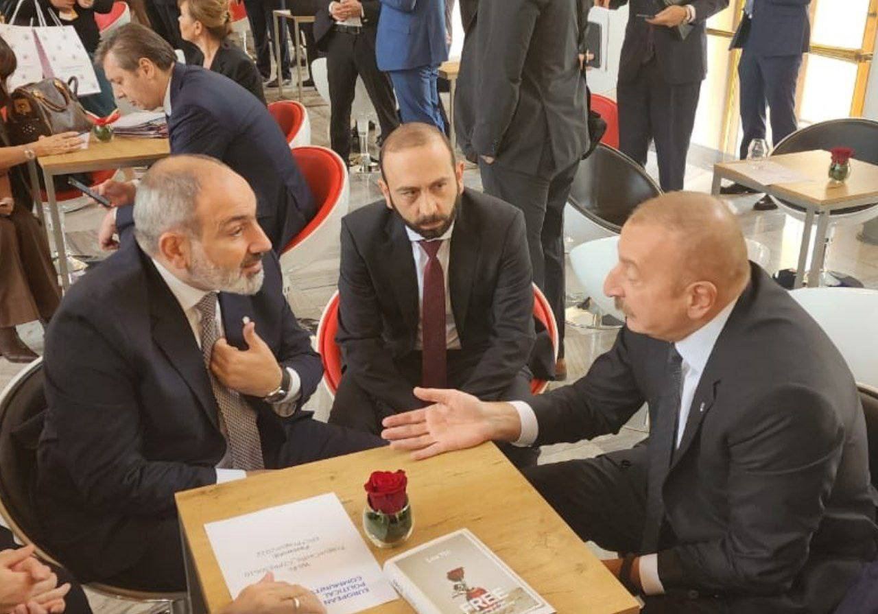 Praqada Azərbaycan, Türkiyə və Ermənistan liderlərinin görüşü keçirilib (FOTO/VİDEO)