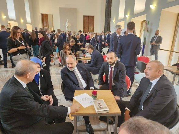 Praqada Azərbaycan, Türkiyə və Ermənistan liderlərinin görüşü keçirilib (FOTO/VİDEO)