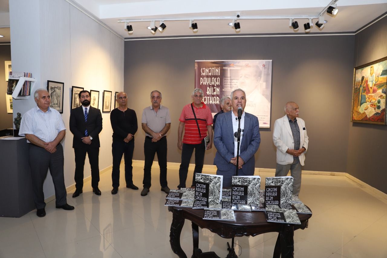 Rəssam-pedaqoq Əbdül Şərifovun anım sərgisi və xatirə kitabının təqdimatı baş tutdu (FOTO)