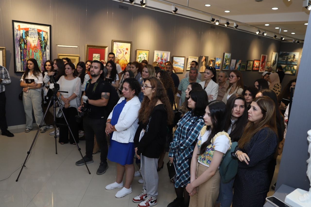 Rəssam-pedaqoq Əbdül Şərifovun anım sərgisi və xatirə kitabının təqdimatı baş tutdu (FOTO)