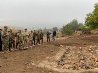 Azərbaycandakı hərbi attaşelər Edillidə aşkarlanan kütləvi məzarlığa baxış keçiriblər (FOTO)
