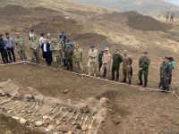 Azərbaycandakı hərbi attaşelər Edillidə aşkarlanan kütləvi məzarlığa baxış keçiriblər (FOTO)