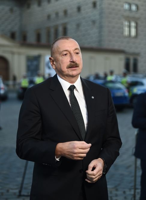 Prezident İlham Əliyev Praqada Azərbaycan televiziya kanallarına müsahibə verib (FOTO/VİDEO) (YENİLƏNİB)