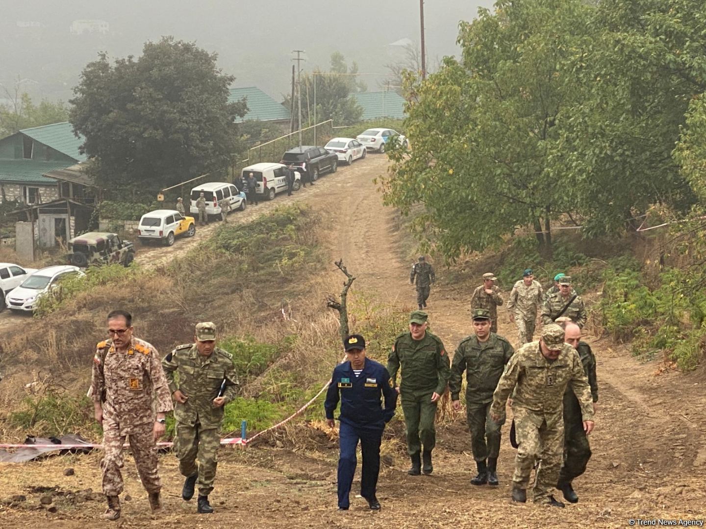 Azərbaycandakı hərbi attaşelər Edillidə aşkarlanan kütləvi məzarlığa baxış keçiriblər (FOTO)