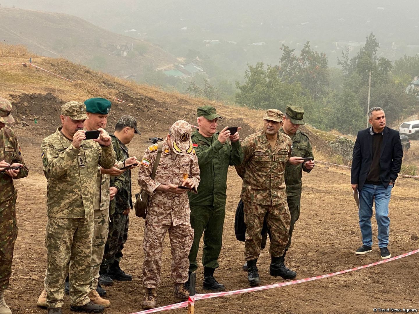 Azərbaycandakı hərbi attaşelər Edillidə aşkarlanan kütləvi məzarlığa baxış keçiriblər (FOTO)