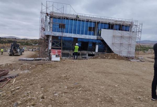 Jurnalistlər Füzulidə tikintisi davam edən Rəqəmsal Stansiya İdarəetmə  Mərkəzində olublar (FOTO)
