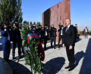 Prezident İlham Əliyev Bişkekdə “Ata-Beyit” Milli Tarixi-Memorial Kompleksini ziyarət edib (FOTO/VİDEO) (YENİLƏNİB)