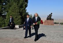 Prezident İlham Əliyev Bişkekdə “Ata-Beyit” Milli Tarixi-Memorial Kompleksini ziyarət edib (FOTO/VİDEO) (YENİLƏNİB)