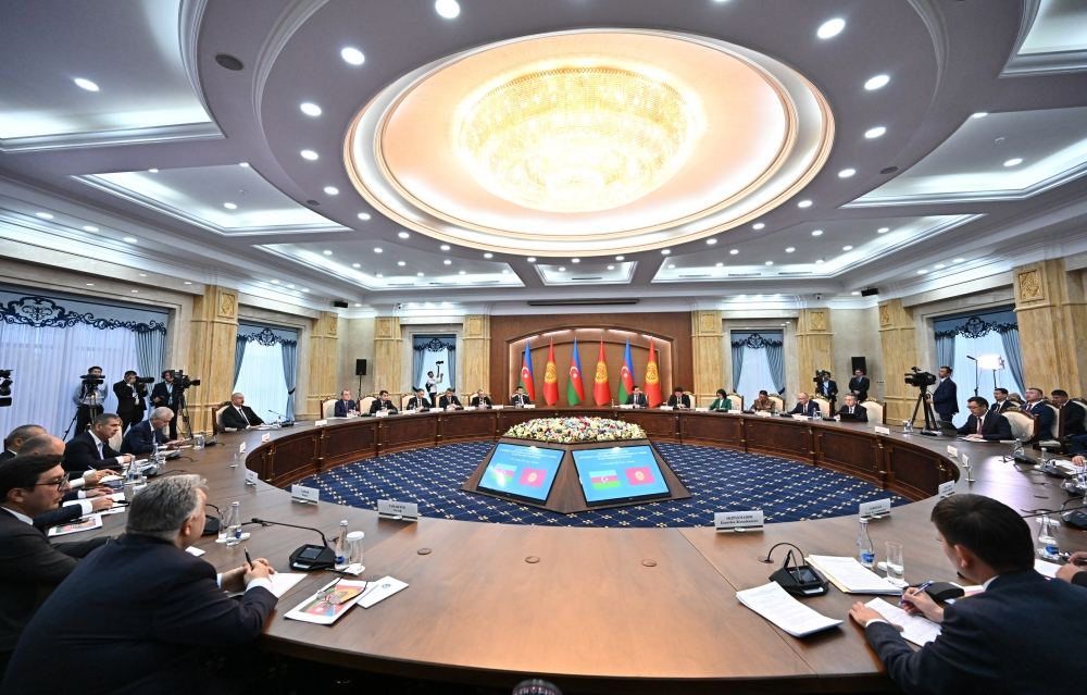 Prezident İlham Əliyev: Azərbaycan və Qırğızıstan türkdilli dövlətlər arasında qardaşlıq münasibətlərinin möhkəmlənməsinə fəal töhfə verir (TAM ÇIXIŞ)