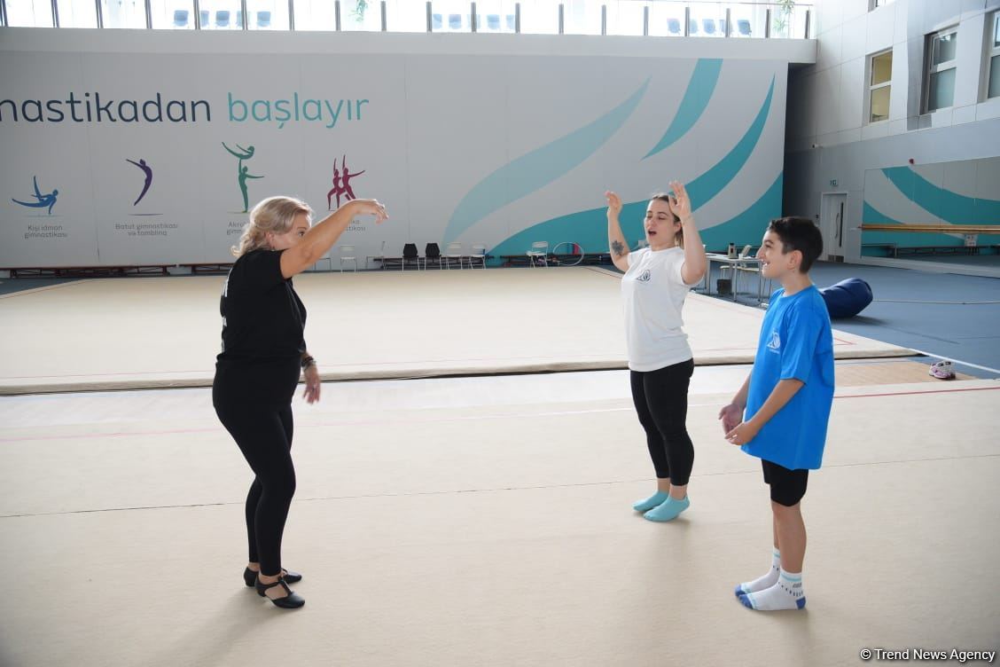 Gimnastika Federasiyasının təşkilatçılığı ilə Bakıda Xüsusi Olimpiada üzrə məşqçilik və hakimlik kursları keçirilir (FOTO)