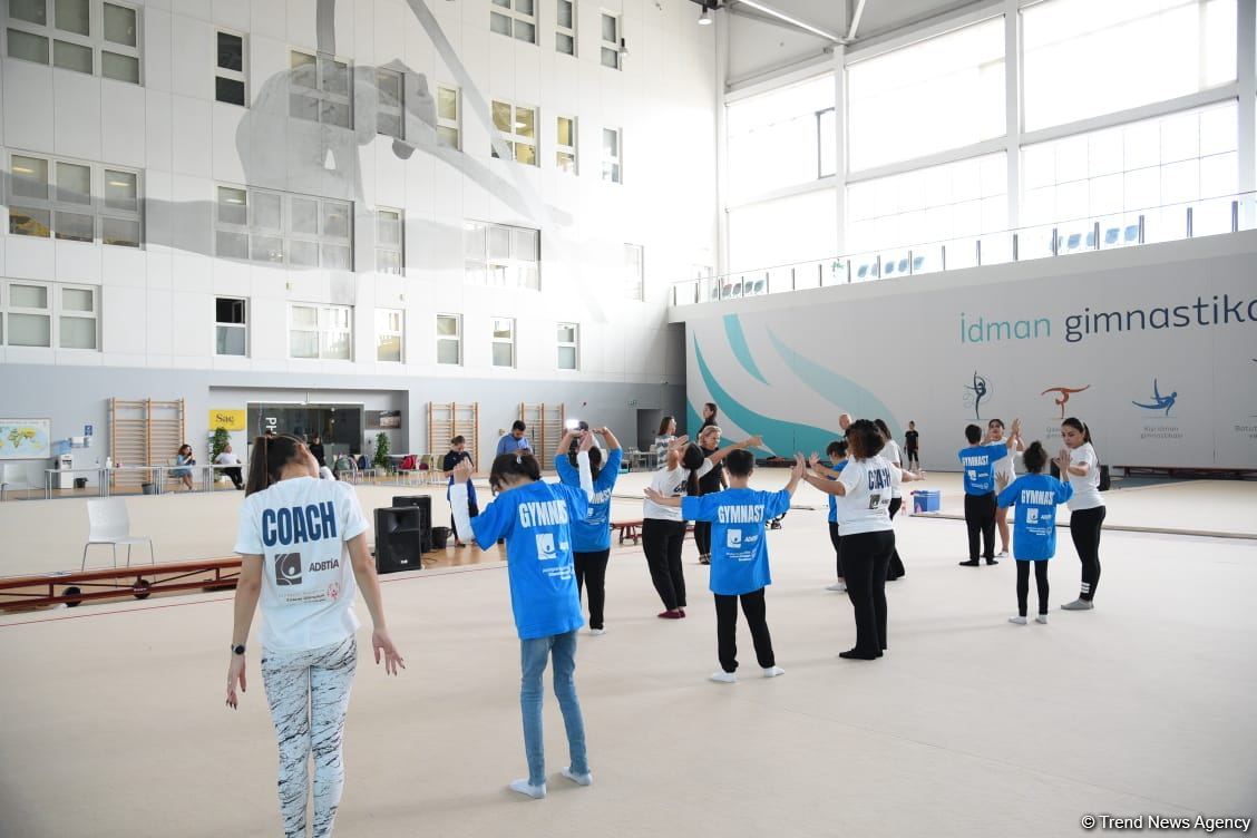 Gimnastika Federasiyasının təşkilatçılığı ilə Bakıda Xüsusi Olimpiada üzrə məşqçilik və hakimlik kursları keçirilir (FOTO)