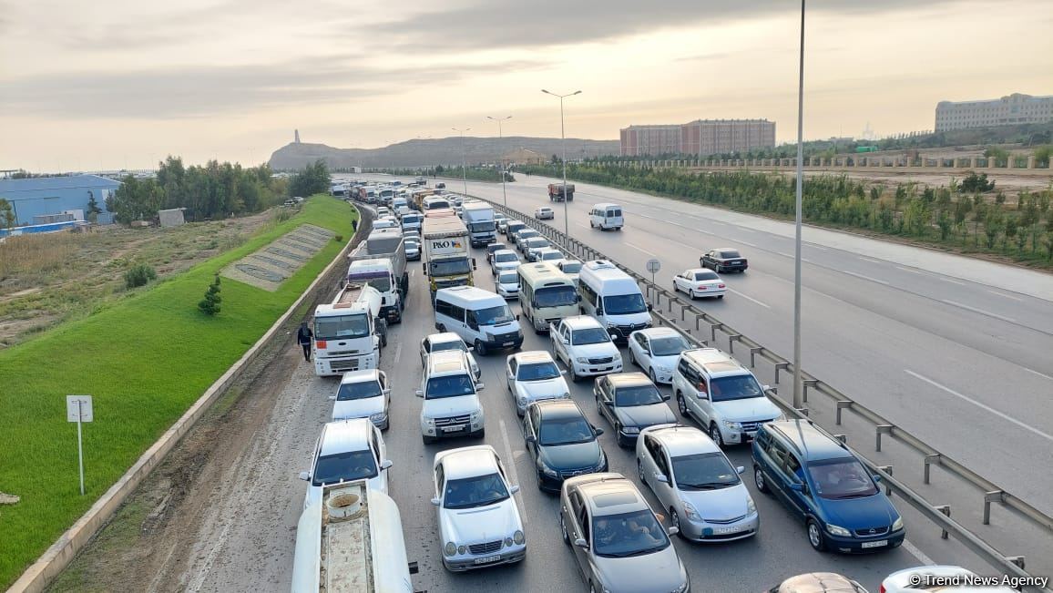 Kür-Bakı su xəttində qəza baş verdi, magistral yolu su basdı (FOTO/VİDEO)
