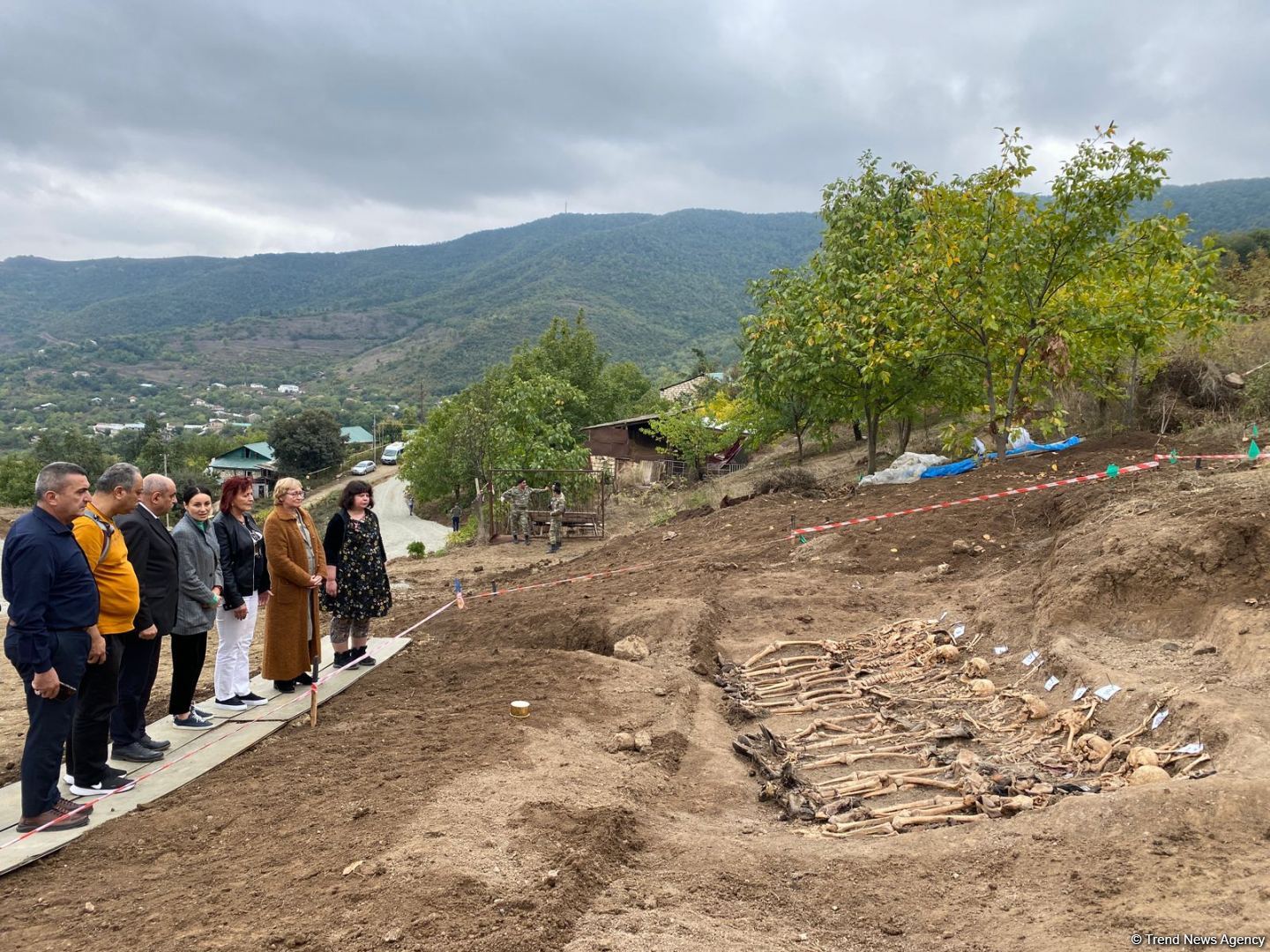 Xarici ekspertlər və QHT-lər Edillidəki kütləvi məzarlıqda erməni vəhşiliyinə şahidlik ediblər (FOTO)