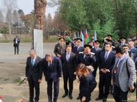 Xarici diplomatlar Gəncədə Ermənistanın raket hücumlarında şəhid olanların xatirəsini anıblar (FOTO)
