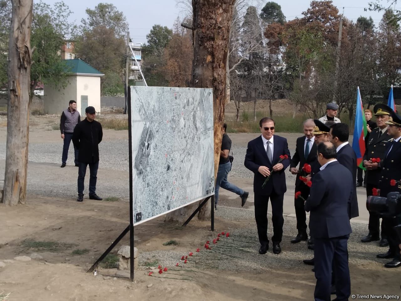Xarici diplomatlar Gəncədə Ermənistanın raket hücumlarında şəhid olanların xatirəsini anıblar (FOTO)