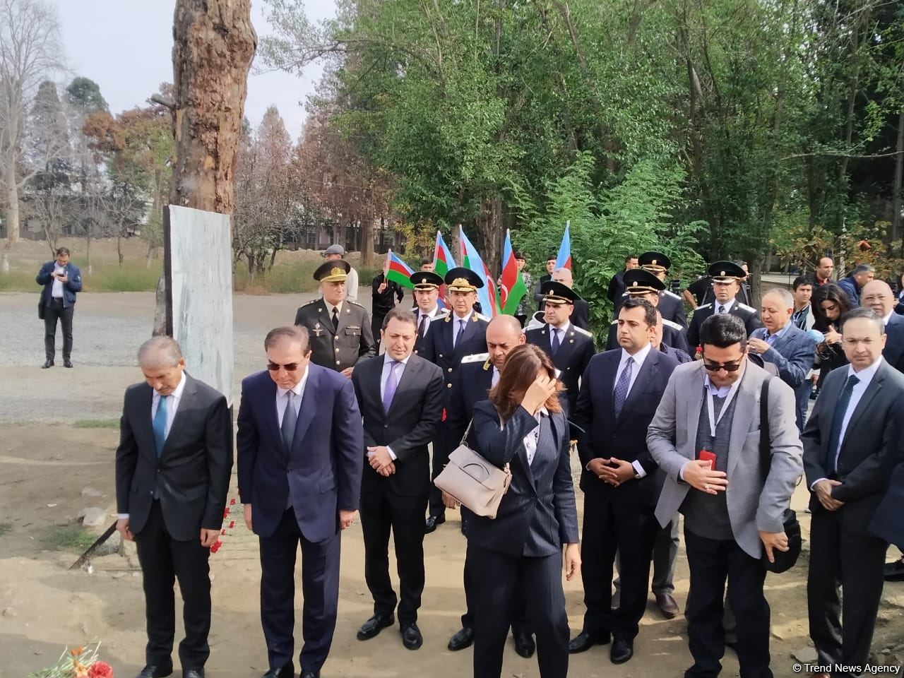 Xarici diplomatlar Gəncədə Ermənistanın raket hücumlarında şəhid olanların xatirəsini anıblar (FOTO)