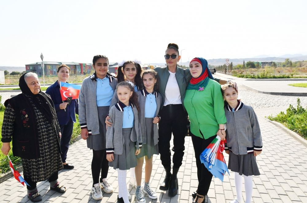 Prezident İlham Əliyev və Birinci xanım Mehriban Əliyeva Zəngilanın Ağalı kəndində sakinlərlə görüşüblər (YENİLƏNİB) (FOTO/VİDEO)