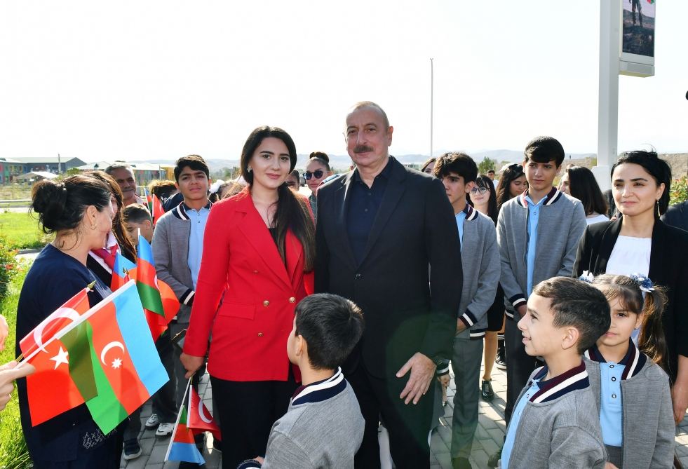 Prezident İlham Əliyev və Birinci xanım Mehriban Əliyeva Zəngilanın Ağalı kəndində sakinlərlə görüşüblər (YENİLƏNİB) (FOTO/VİDEO)