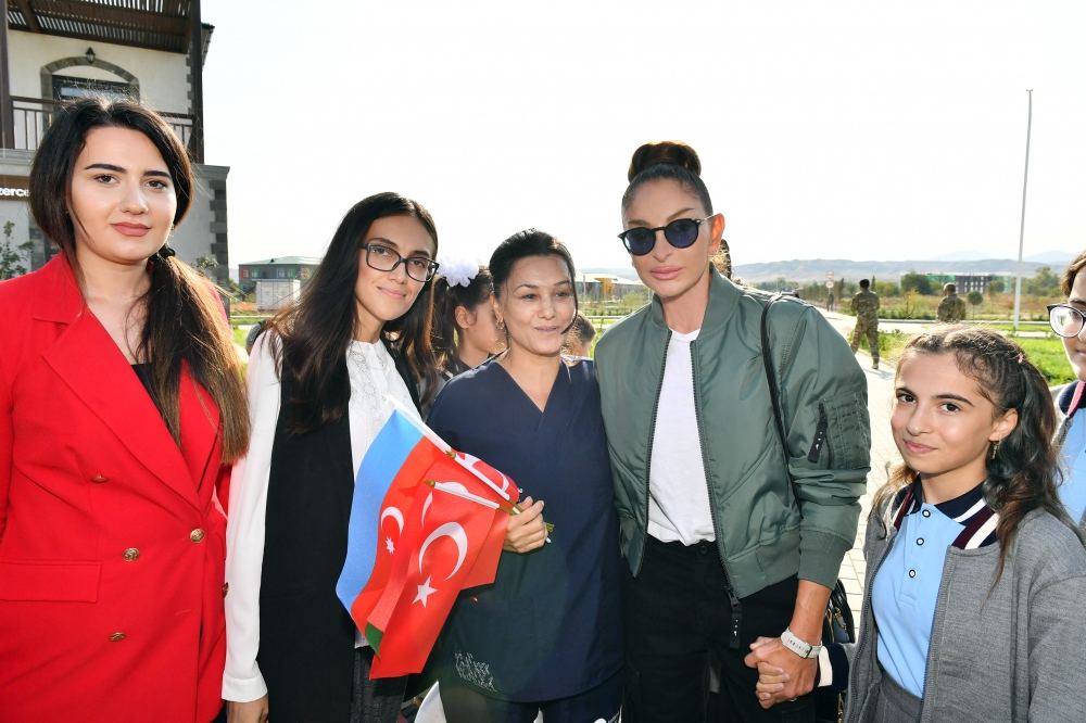 Prezident İlham Əliyev və Birinci xanım Mehriban Əliyeva Zəngilanın Ağalı kəndində sakinlərlə görüşüblər (YENİLƏNİB) (FOTO/VİDEO)