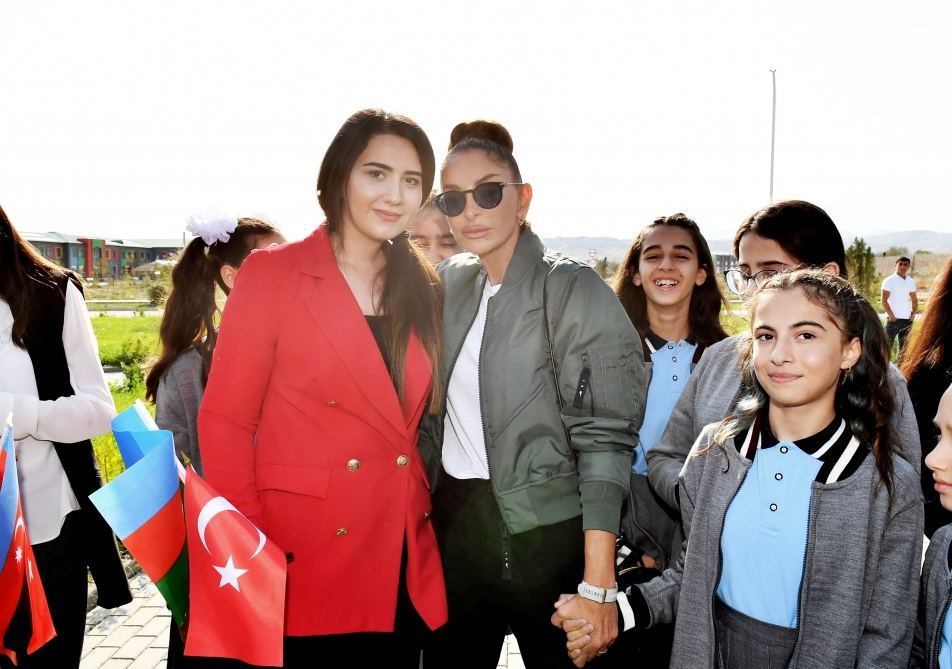 Prezident İlham Əliyev və Birinci xanım Mehriban Əliyeva Zəngilanın Ağalı kəndində sakinlərlə görüşüblər (YENİLƏNİB) (FOTO/VİDEO)
