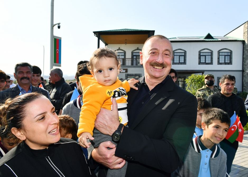 Prezident İlham Əliyev və Birinci xanım Mehriban Əliyeva Zəngilanın Ağalı kəndində sakinlərlə görüşüblər (YENİLƏNİB) (FOTO/VİDEO)