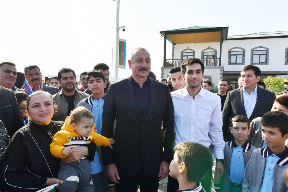 Prezident İlham Əliyev və Birinci xanım Mehriban Əliyeva Zəngilanın Ağalı kəndində sakinlərlə görüşüblər (YENİLƏNİB) (FOTO/VİDEO)