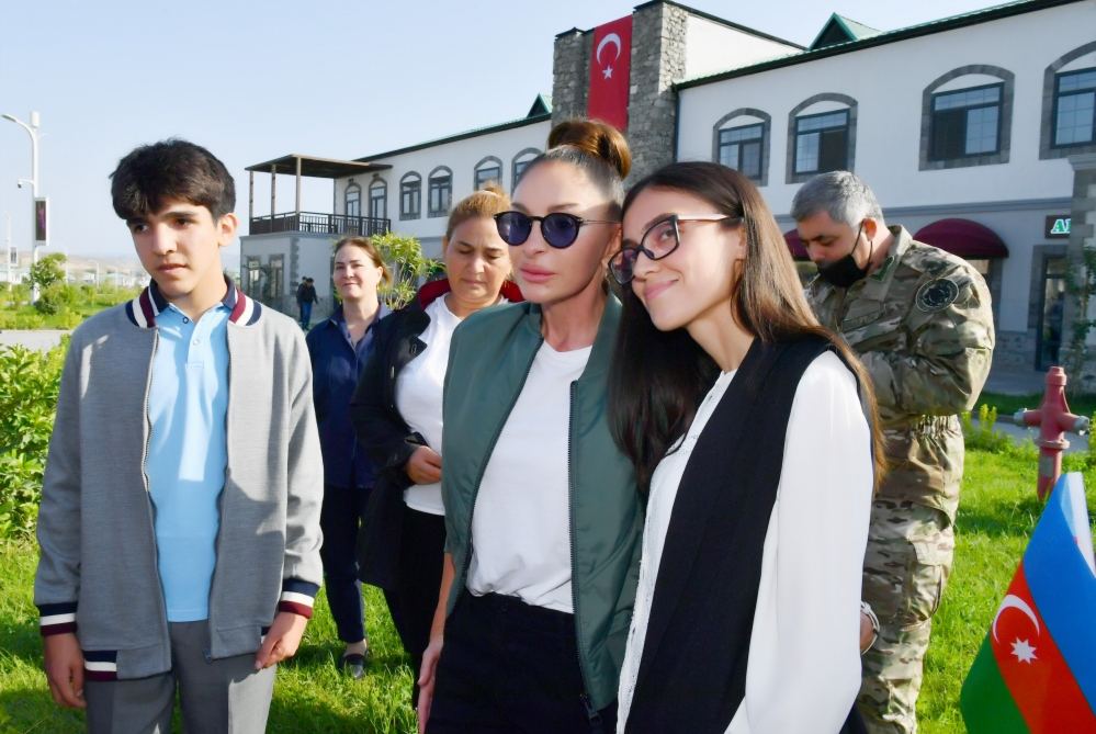 Prezident İlham Əliyev və Birinci xanım Mehriban Əliyeva Zəngilanın Ağalı kəndində sakinlərlə görüşüblər (YENİLƏNİB) (FOTO/VİDEO)