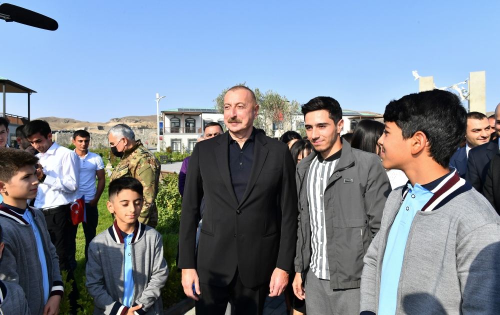 Prezident İlham Əliyev və Birinci xanım Mehriban Əliyeva Zəngilanın Ağalı kəndində sakinlərlə görüşüblər (YENİLƏNİB) (FOTO/VİDEO)