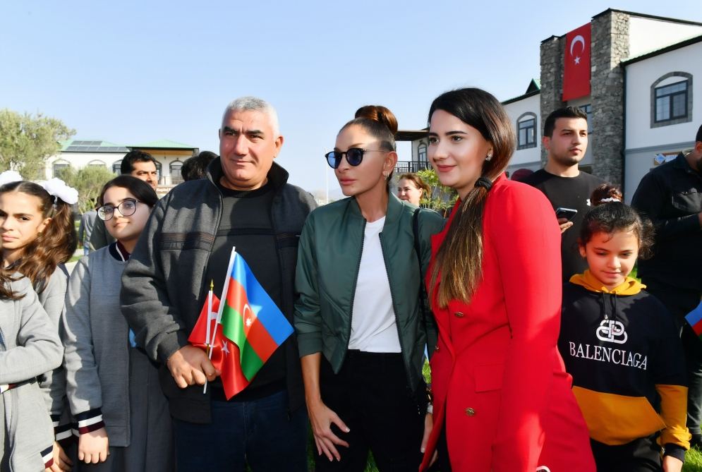 Prezident İlham Əliyev və Birinci xanım Mehriban Əliyeva Zəngilanın Ağalı kəndində sakinlərlə görüşüblər (YENİLƏNİB) (FOTO/VİDEO)