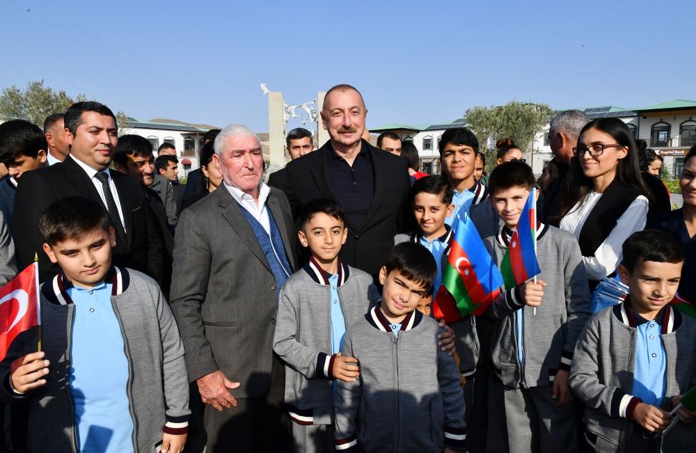 Prezident İlham Əliyev və Birinci xanım Mehriban Əliyeva Zəngilanın Ağalı kəndində sakinlərlə görüşüblər (YENİLƏNİB) (FOTO/VİDEO)