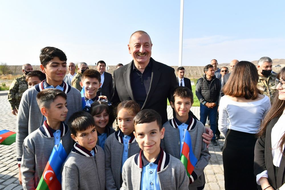 Prezident İlham Əliyev və Birinci xanım Mehriban Əliyeva Zəngilanın Ağalı kəndində sakinlərlə görüşüblər (YENİLƏNİB) (FOTO/VİDEO)