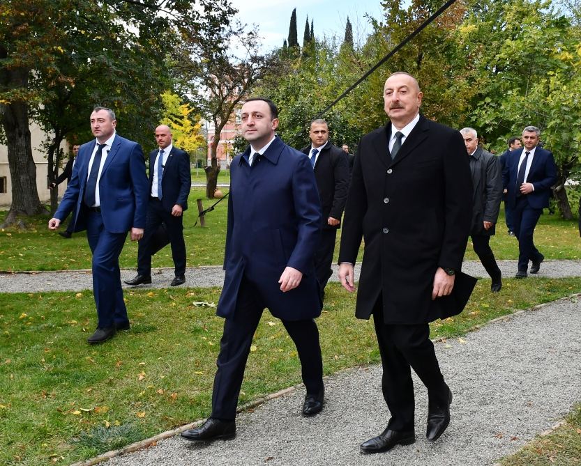 Prezident İlham Əliyev və Gürcüstanın Baş naziri İrakli Qaribaşvili Muxrani sarayında mədəni proqramda iştirak ediblər (FOTO/VİDEO) (YENİLƏNİB)