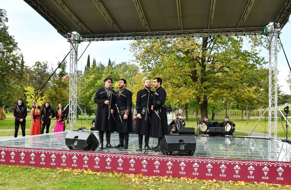 Prezident İlham Əliyev və Gürcüstanın Baş naziri İrakli Qaribaşvili Muxrani sarayında mədəni proqramda iştirak ediblər (FOTO/VİDEO) (YENİLƏNİB)