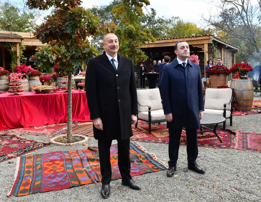 Prezident İlham Əliyev və Gürcüstanın Baş naziri İrakli Qaribaşvili Muxrani sarayında mədəni proqramda iştirak ediblər (FOTO/VİDEO) (YENİLƏNİB)