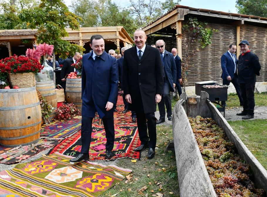 Prezident İlham Əliyev və Gürcüstanın Baş naziri İrakli Qaribaşvili Muxrani sarayında mədəni proqramda iştirak ediblər (FOTO/VİDEO) (YENİLƏNİB)