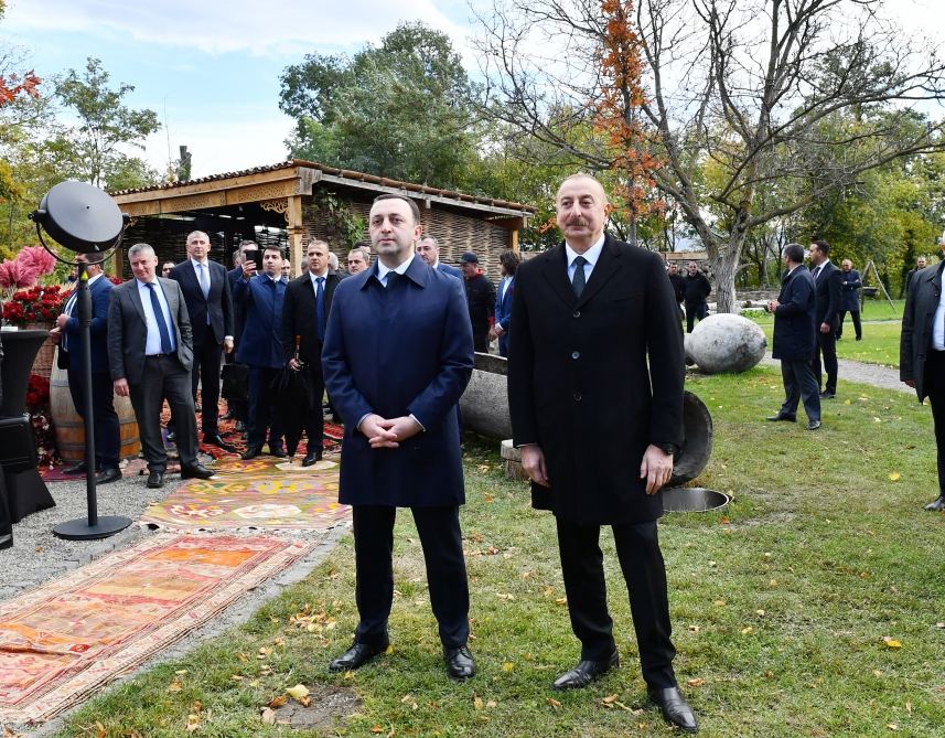 Prezident İlham Əliyev və Gürcüstanın Baş naziri İrakli Qaribaşvili Muxrani sarayında mədəni proqramda iştirak ediblər (FOTO/VİDEO) (YENİLƏNİB)