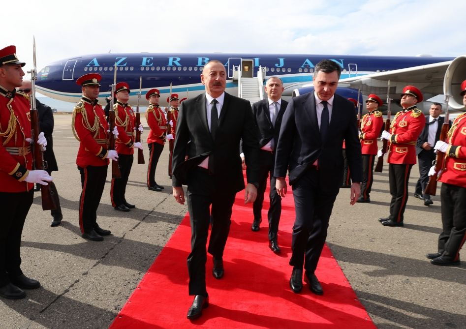 Prezident İlham Əliyev Gürcüstana işgüzar səfərə gəlib (FOTO/VİDEO)