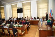 UNEC-də Azərbaycanın uğurlu inkişaf yolu ilə bağlı müzakirələr keçirilib (FOTO)