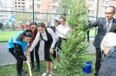 Heydər Əliyev Fondunun vitse-prezidenti Leyla Əliyevanın iştirakı ilə növbəti abadlaşdırılmış həyətin açılışı olub (FOTO)
