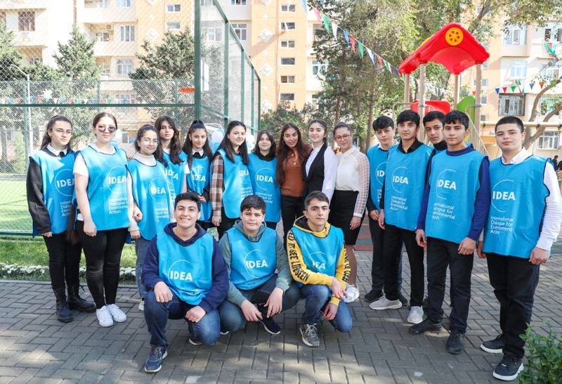 Heydər Əliyev Fondunun vitse-prezidenti Leyla Əliyevanın iştirakı ilə növbəti abadlaşdırılmış həyətin açılışı olub (FOTO)