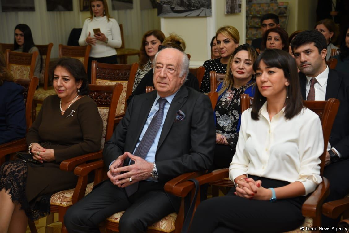 "Xarıbülbülün vətəni - Şuşa" - Qarabağ incisinin tarixi barədə sərgi (FOTO)