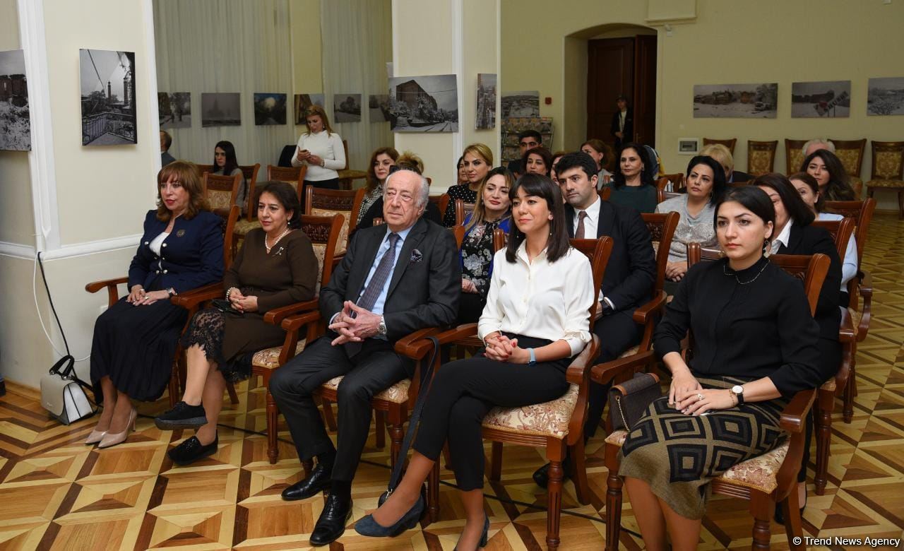"Xarıbülbülün vətəni - Şuşa" - Qarabağ incisinin tarixi barədə sərgi (FOTO)