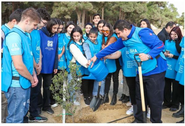 Heydər Əliyev Fondunun vitse-prezidenti Leyla Əliyevanın iştirakı ilə “Yaşıl Marafon” çərçivəsində payız ağacəkmə aksiyalarına start verilib (FOTO)