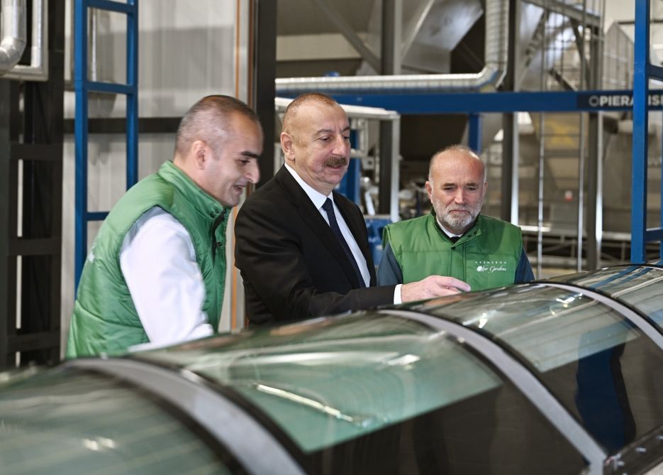 Prezident İlham Əliyev Zirə qəsəbəsində zeytun yağı və süfrəlik zeytun məhsullarının emalı zavodunun açılışında iştirak edib (FOTO/VİDEO) (YENİLƏNİB)