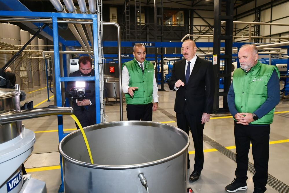 Prezident İlham Əliyev Zirə qəsəbəsində zeytun yağı və süfrəlik zeytun məhsullarının emalı zavodunun açılışında iştirak edib (FOTO/VİDEO) (YENİLƏNİB)