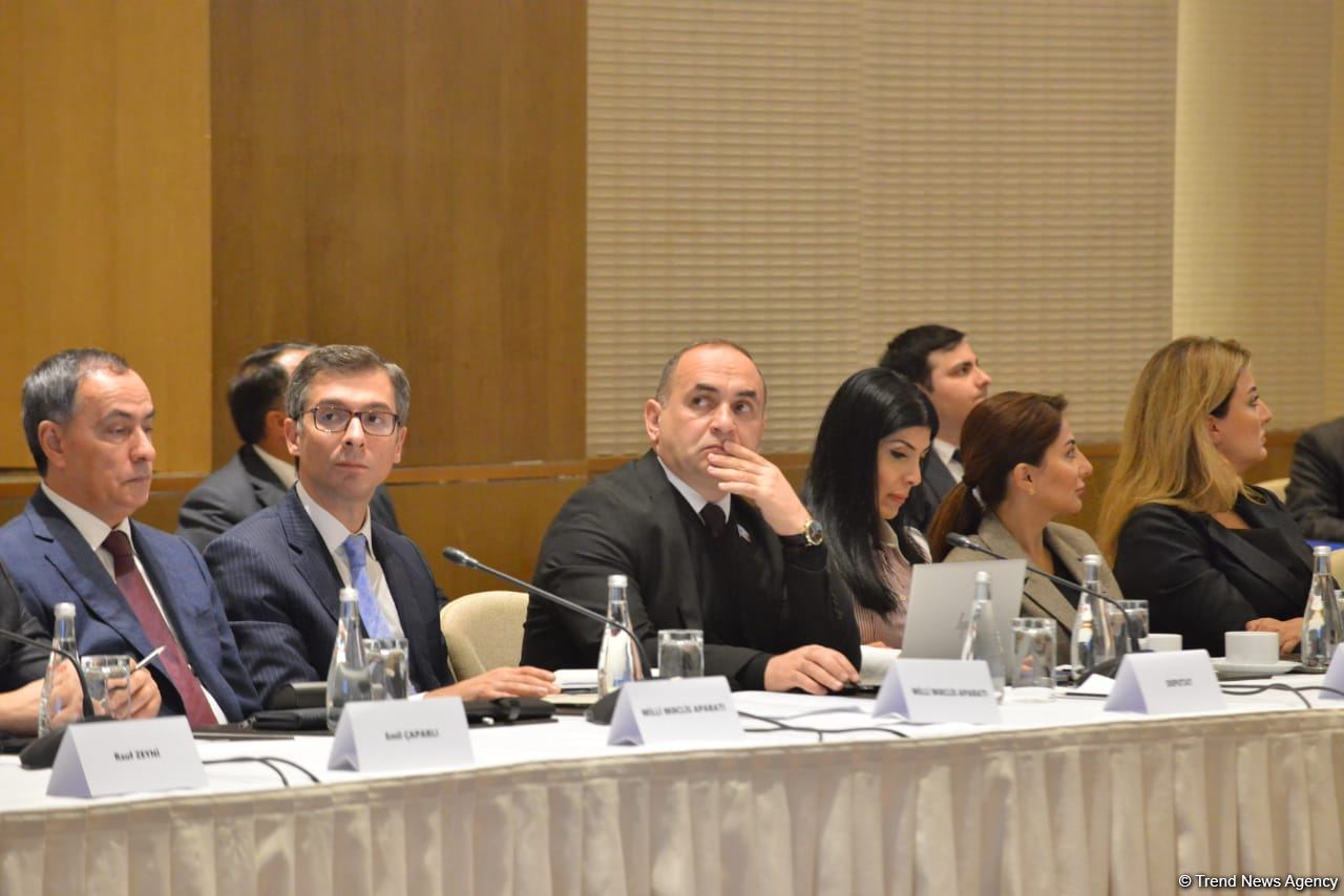 Siyasi partiyalar haqqında qanun layihəsi ilə bağlı ictimai dinləmə keçirilir (FOTO)
