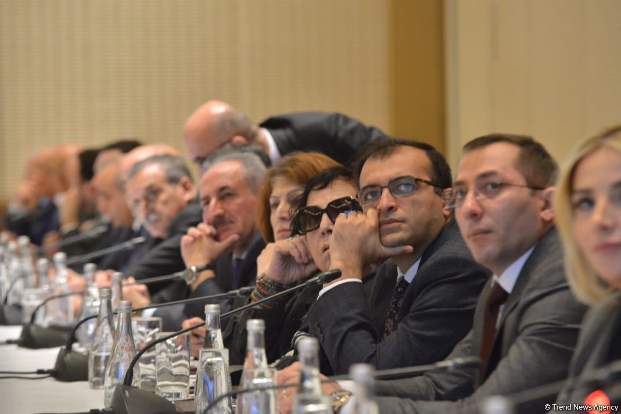 Siyasi partiyalar haqqında qanun layihəsi ilə bağlı ictimai dinləmə keçirilir (FOTO)