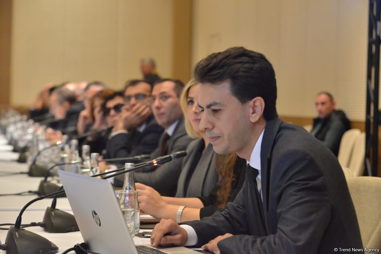 Siyasi partiyalar haqqında qanun layihəsi ilə bağlı ictimai dinləmə keçirilir (FOTO)