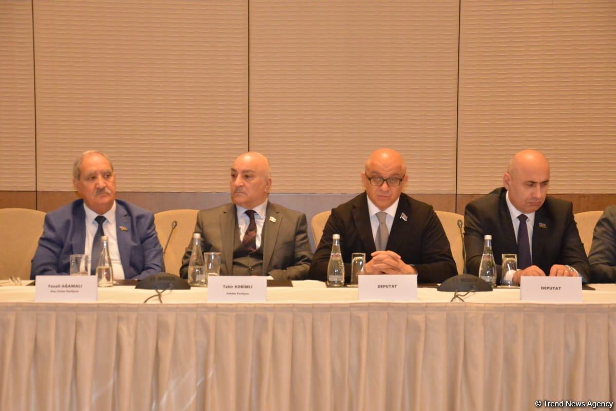 Siyasi partiyalar haqqında qanun layihəsi ilə bağlı ictimai dinləmə keçirilir (FOTO)